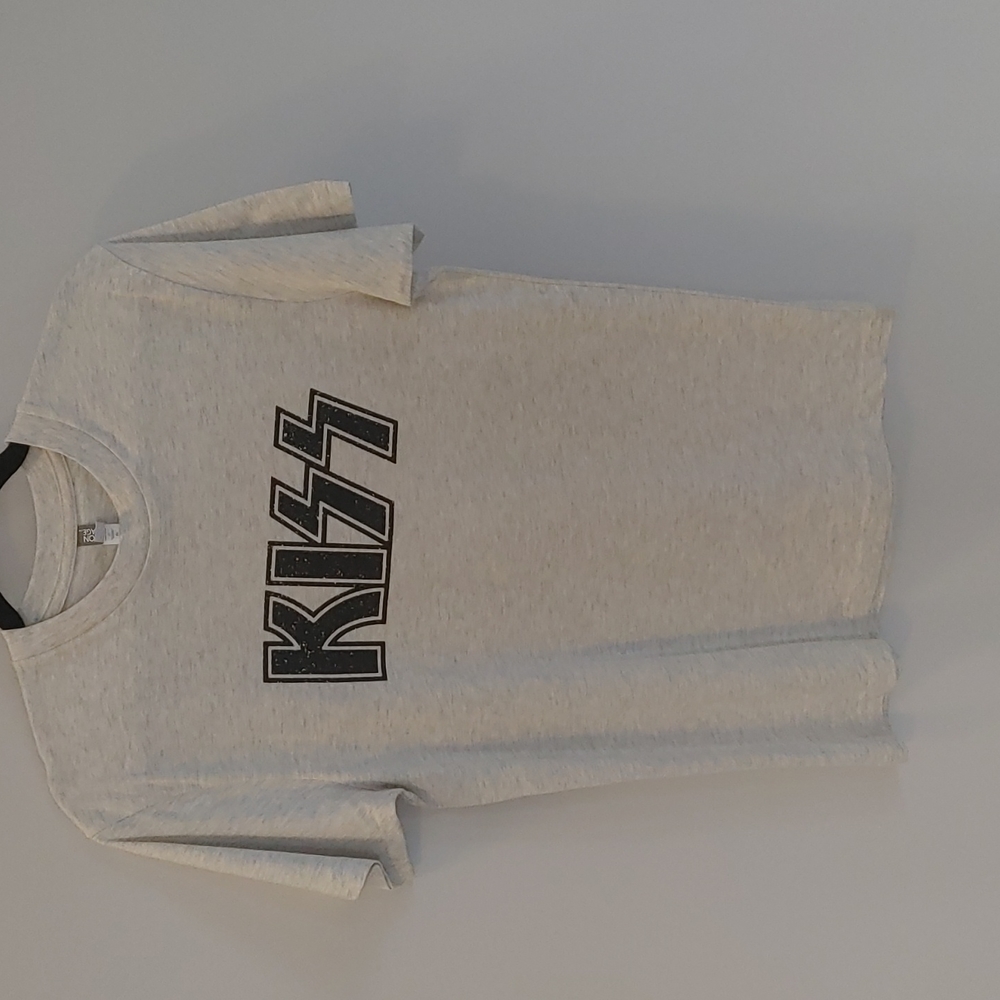 Kiss brand new tahirt various sizes
